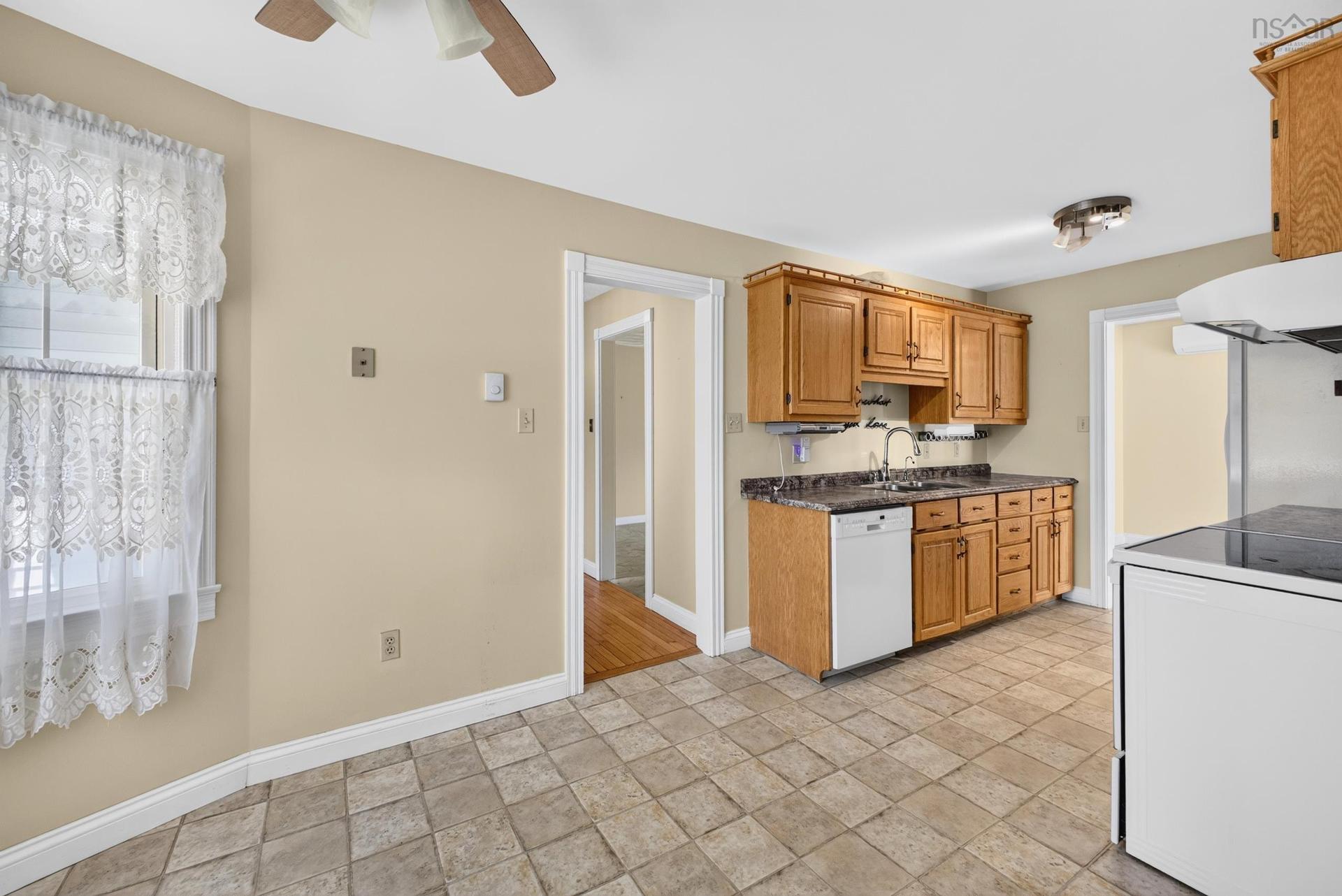 1 Hillcrest Street, Truro, NS - Indoor Photo Showing Kitchen
