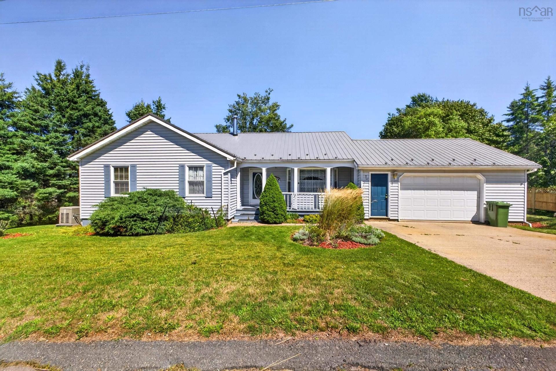 1 Hillcrest Street, Truro, NS - Outdoor