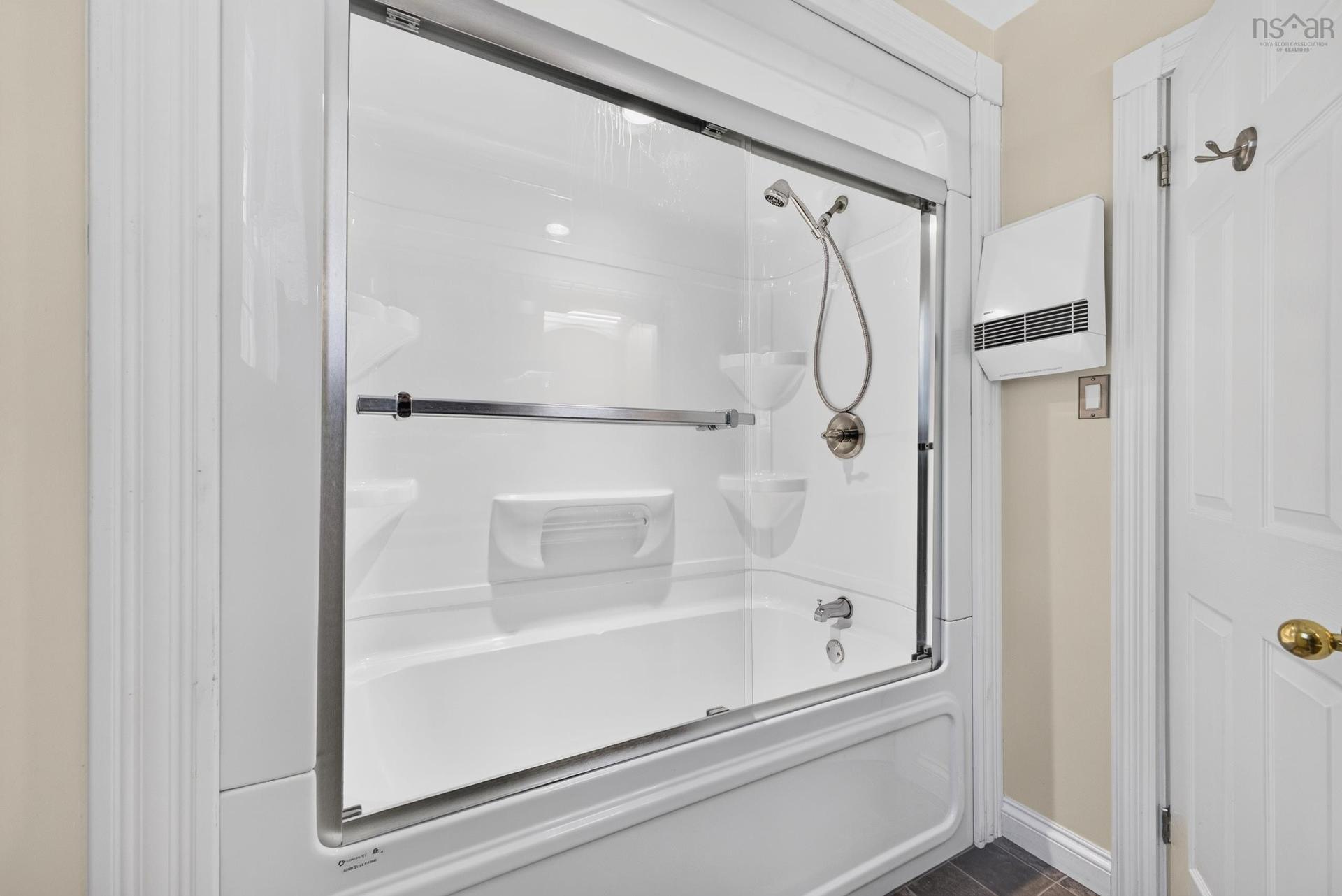 1 Hillcrest Street, Truro, NS - Indoor Photo Showing Bathroom