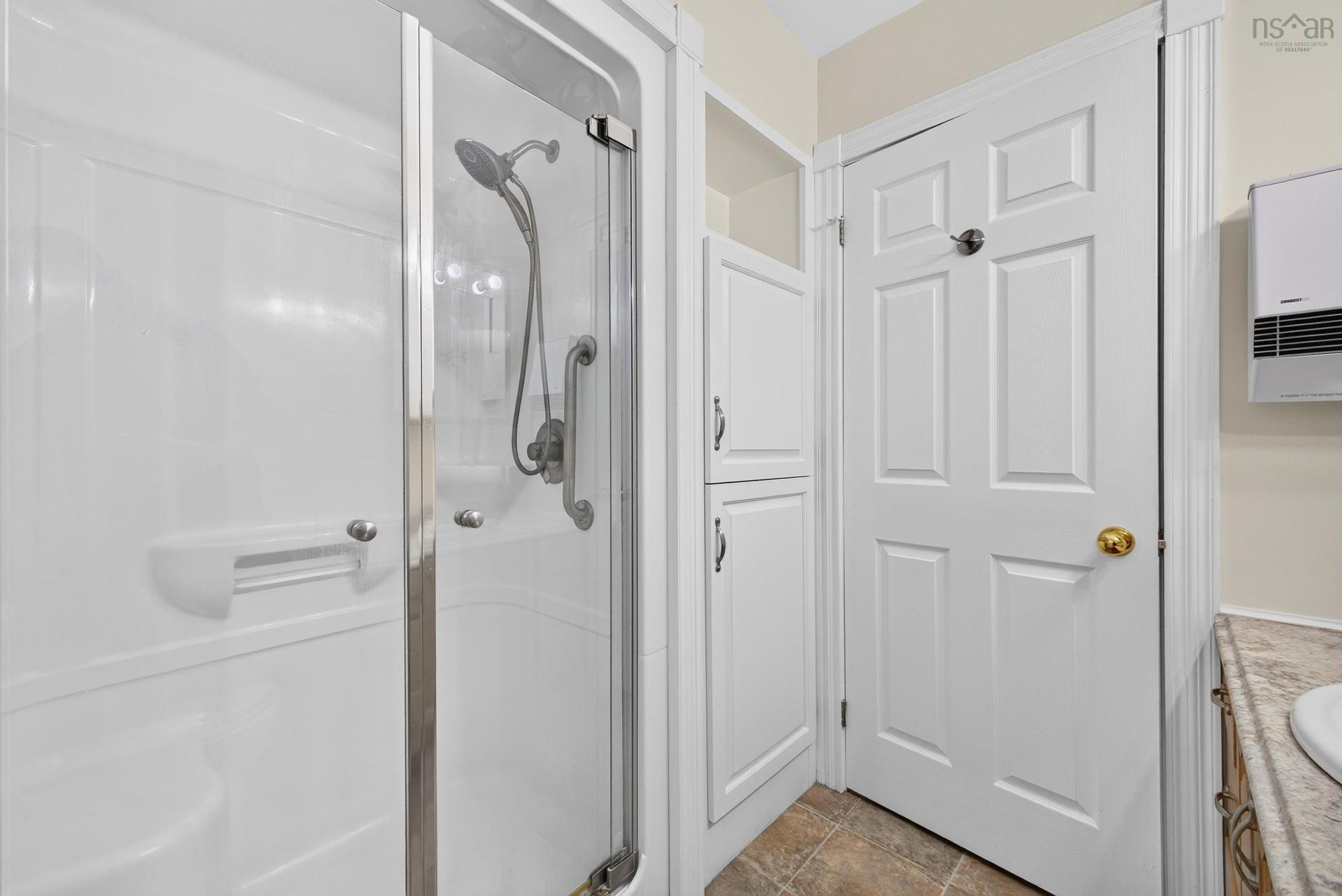 1 Hillcrest Street, Truro, NS - Indoor Photo Showing Bathroom