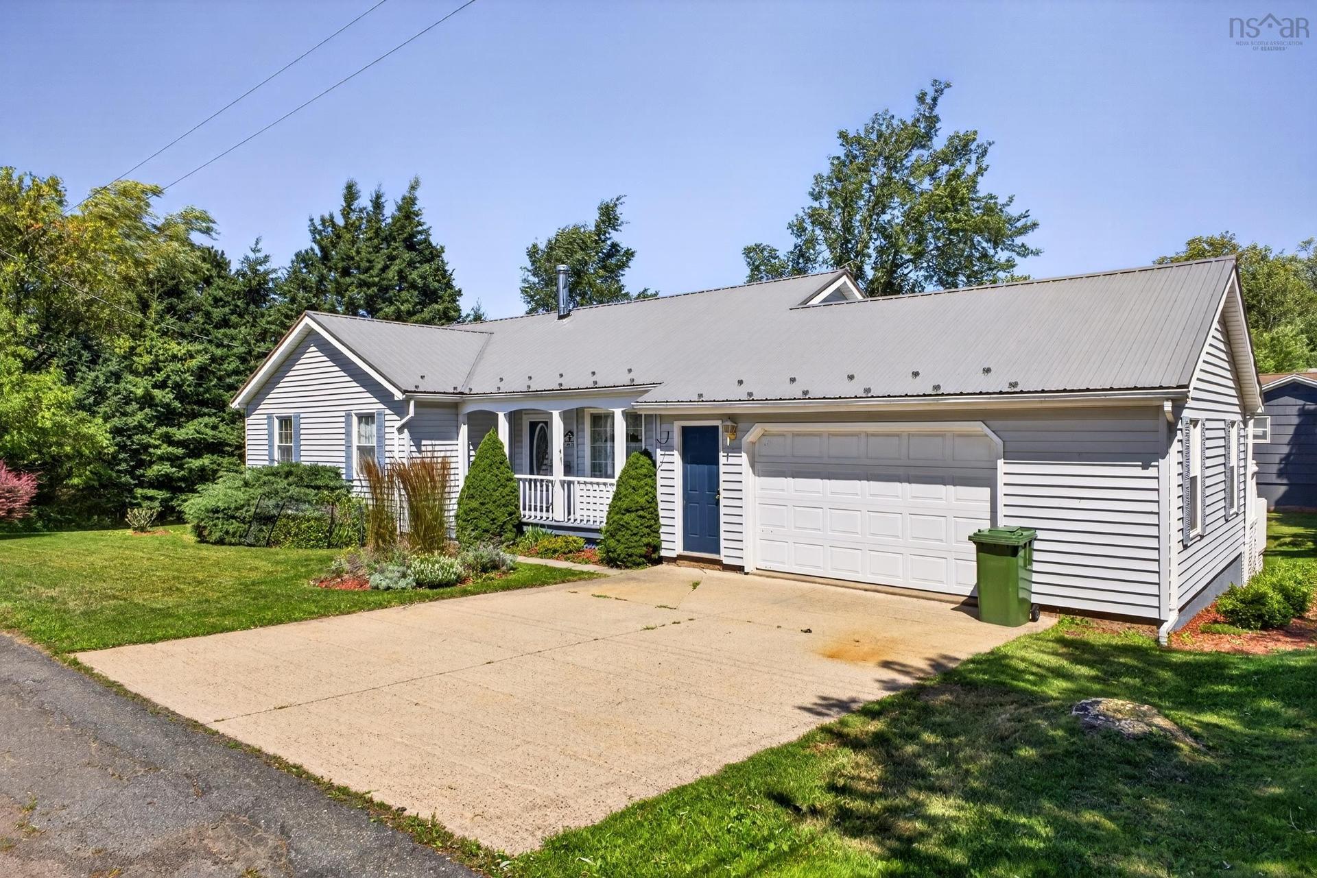 1 Hillcrest Street, Truro, NS - Outdoor