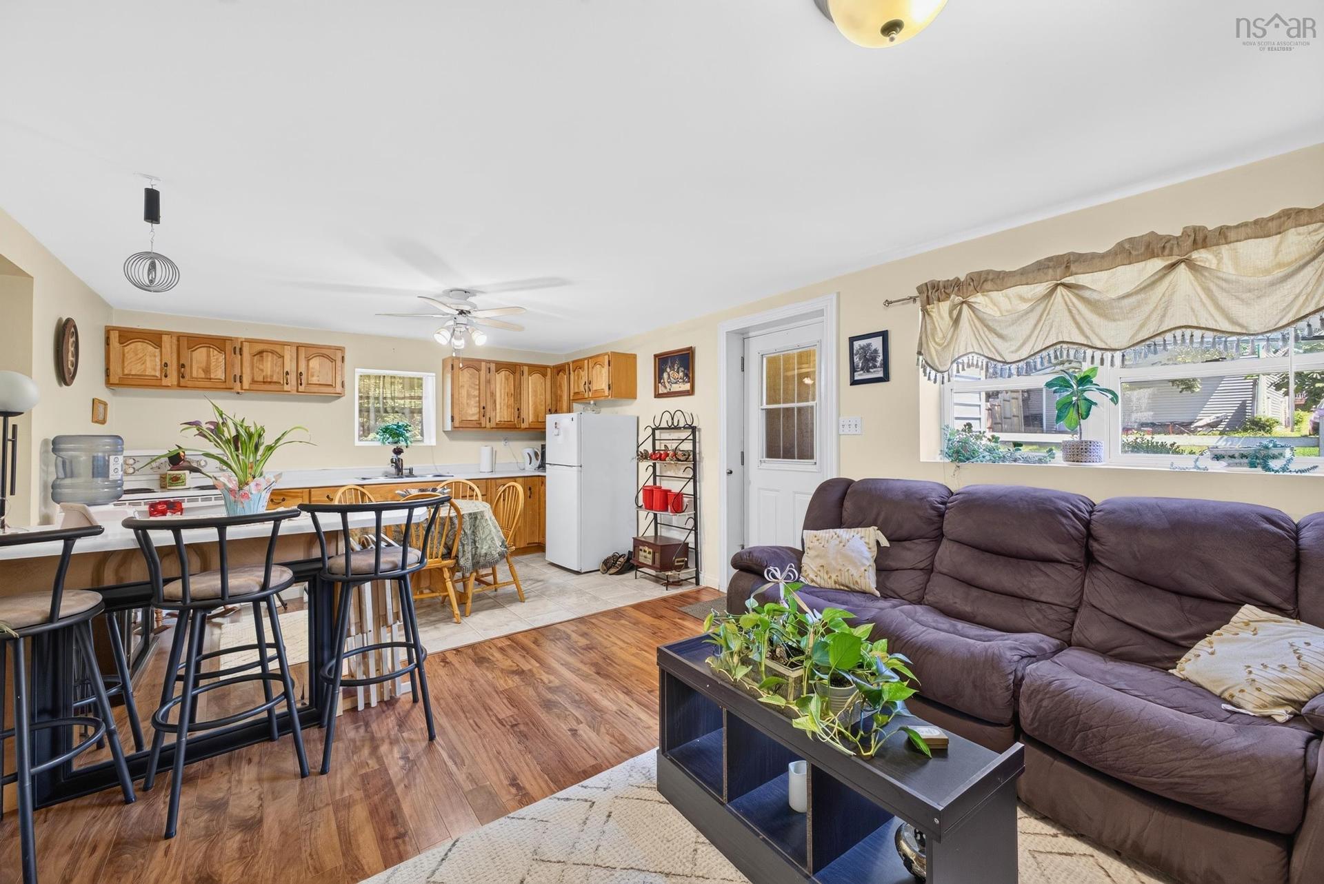 1 Hillcrest Street, Truro, NS - Indoor Photo Showing Living Room