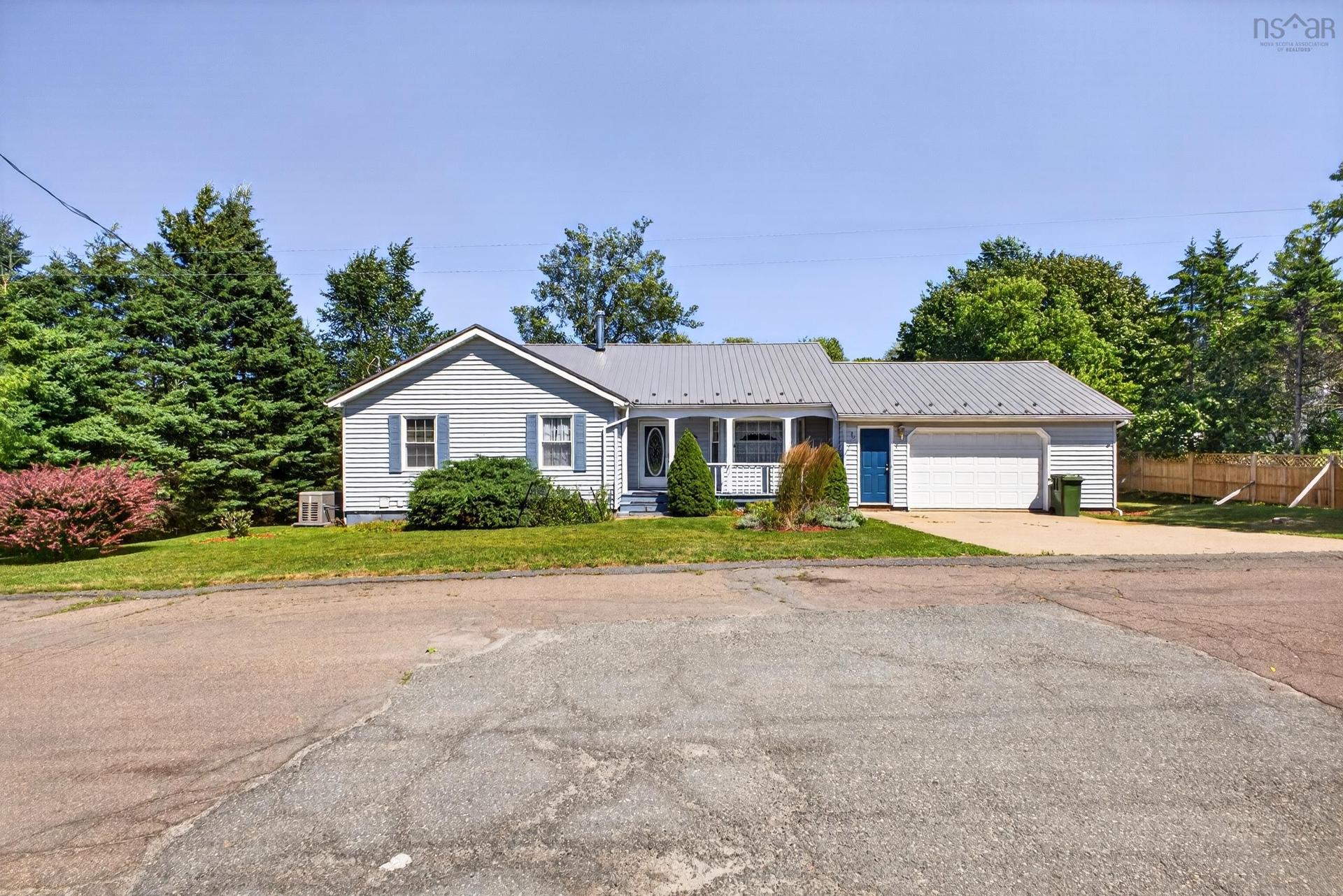 1 Hillcrest Street, Truro, NS - Outdoor With Facade