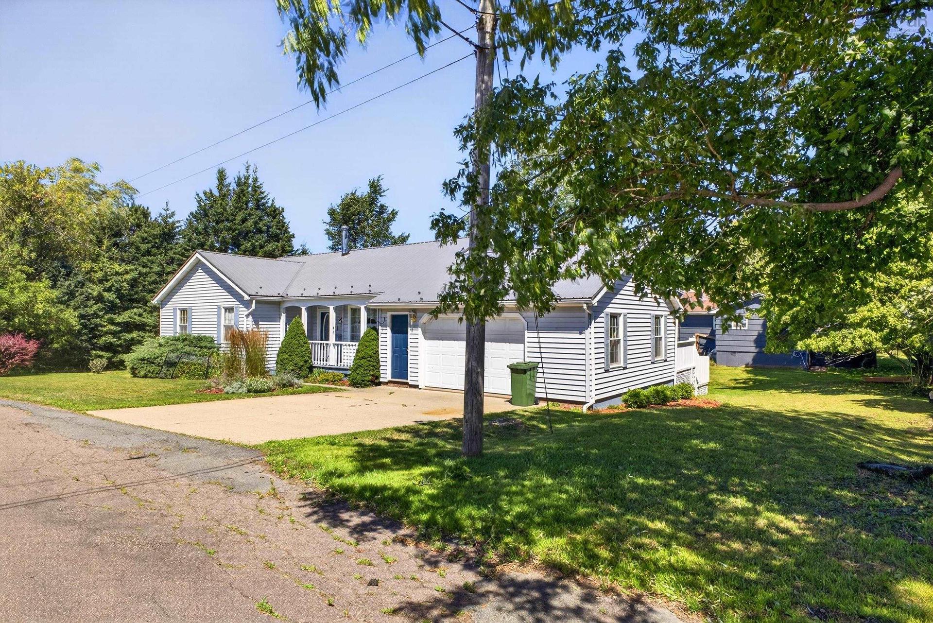 1 Hillcrest Street, Truro, NS - Outdoor