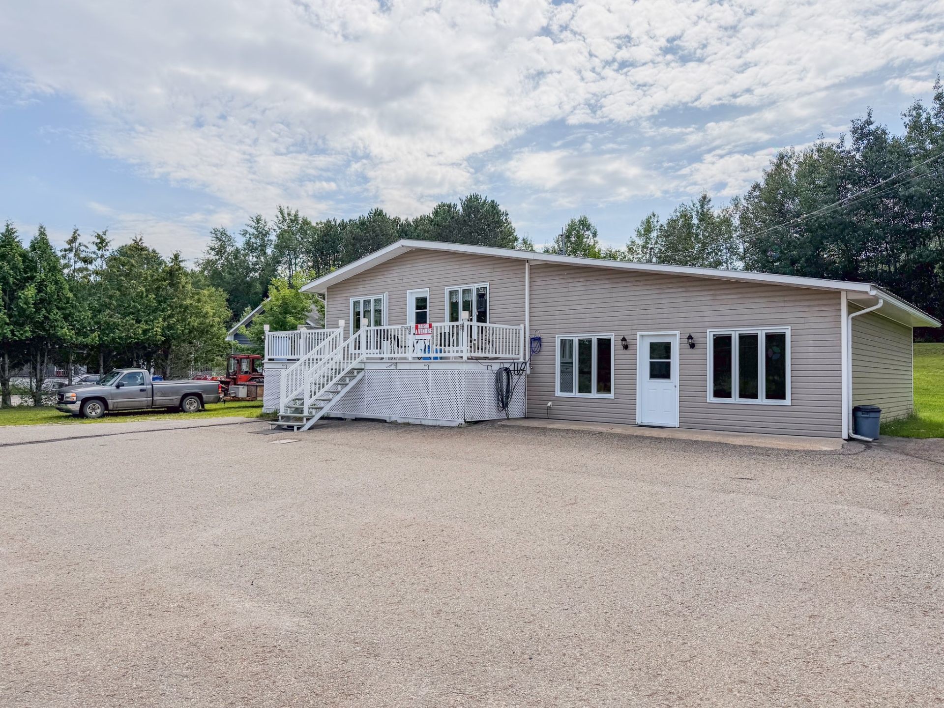 Front of Structure - 382 Ch. Du Lac-Long, Blue Sea, QC - Outdoor