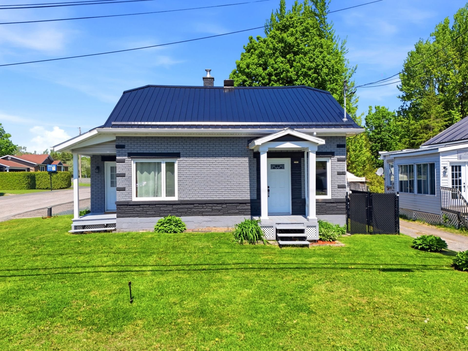 Front of Structure - 1397 Route 116, Danville, QC - Outdoor
