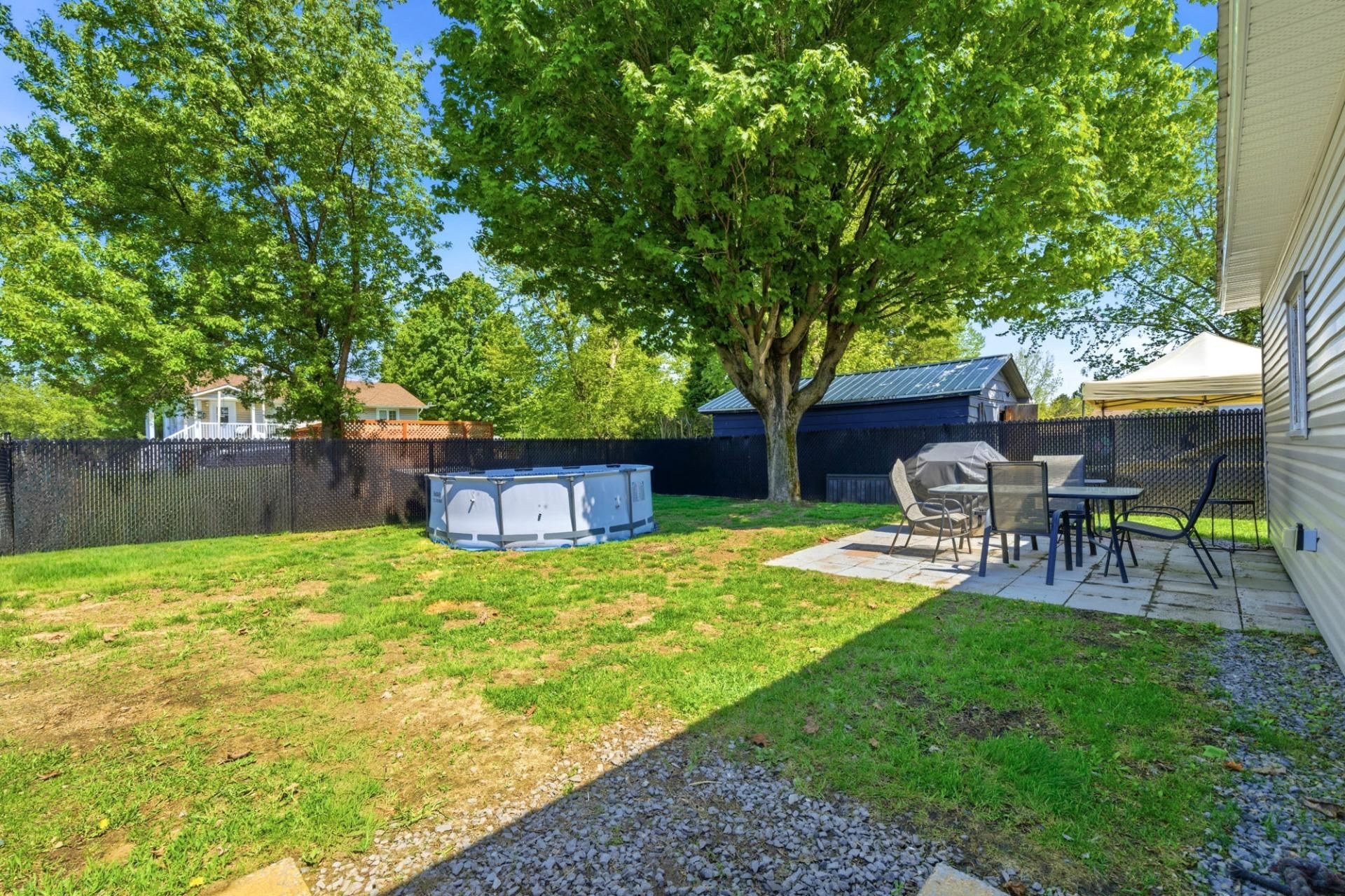 Courtyard - 1397 Route 116, Danville, QC - Outdoor