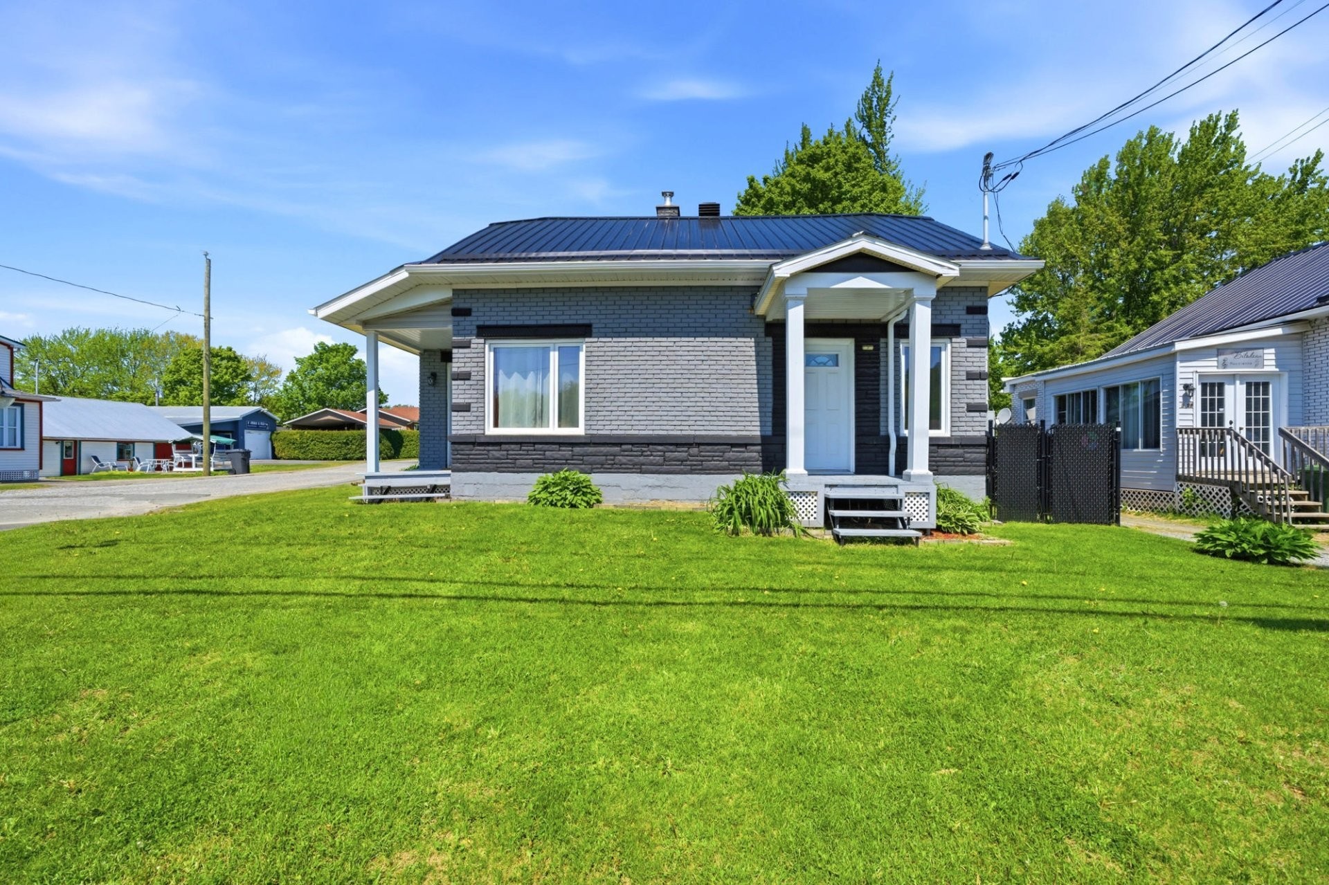 Front of Structure - 1397 Route 116, Danville, QC - Outdoor