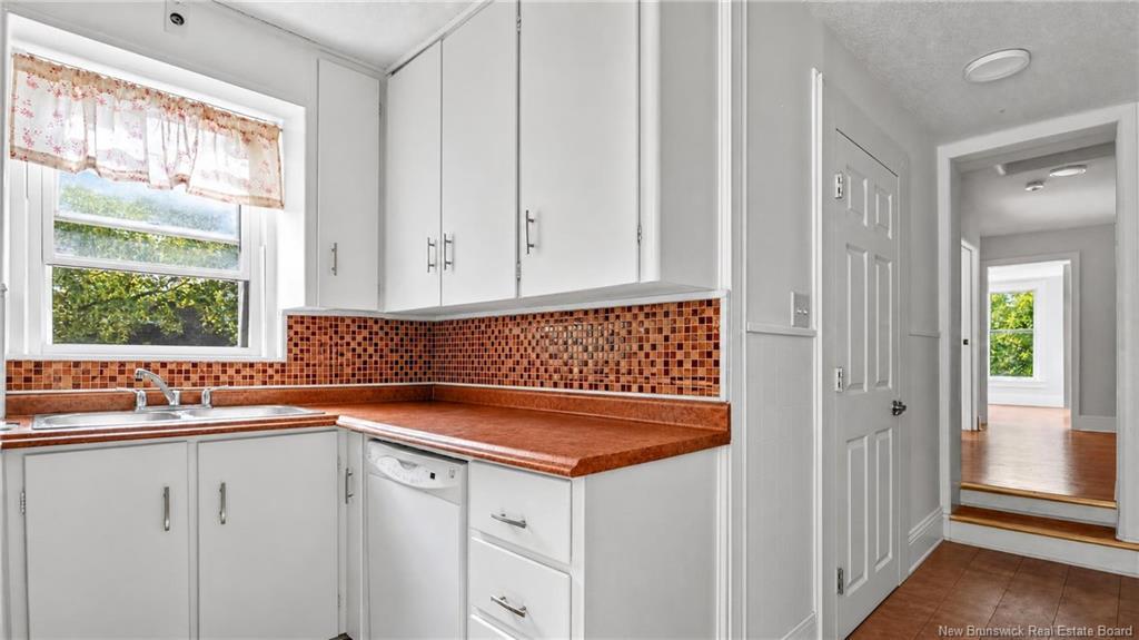 42 Railway, Moncton, NB - Indoor Photo Showing Kitchen