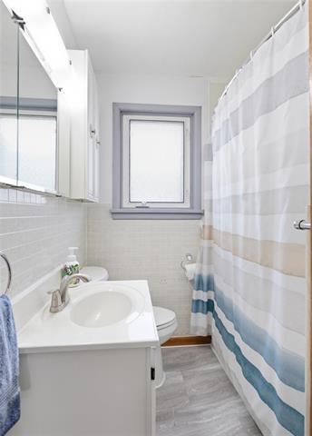 1111 Rothesay St, Winnipeg, MB - Indoor Photo Showing Bathroom