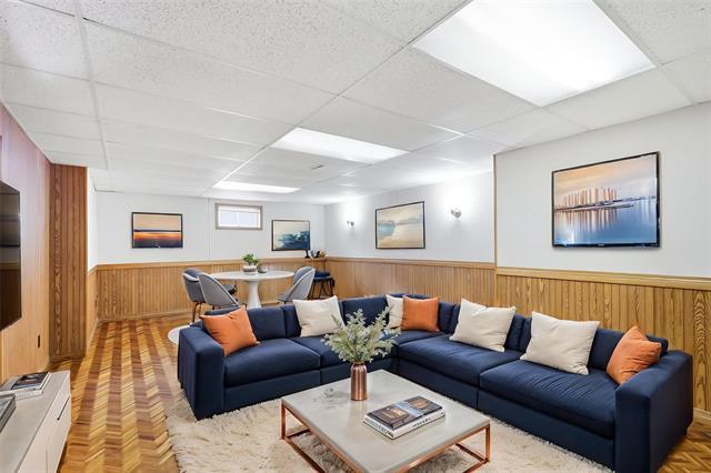1111 Rothesay St, Winnipeg, MB - Indoor Photo Showing Living Room