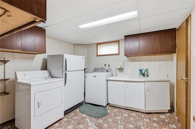 1111 Rothesay St, Winnipeg, MB - Indoor Photo Showing Laundry Room
