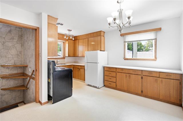 1111 Rothesay St, Winnipeg, MB - Indoor Photo Showing Kitchen