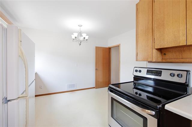 1111 Rothesay St, Winnipeg, MB - Indoor Photo Showing Kitchen