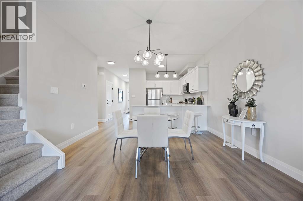 214 St Clair Boulevard Unit# 21, St Clair, ON - Indoor Photo Showing Dining Room