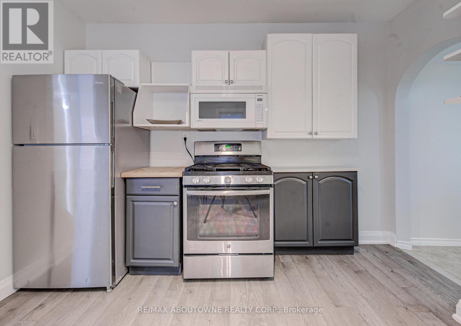 227 East 23Rd Street, Hamilton, ON - Indoor Photo Showing Kitchen