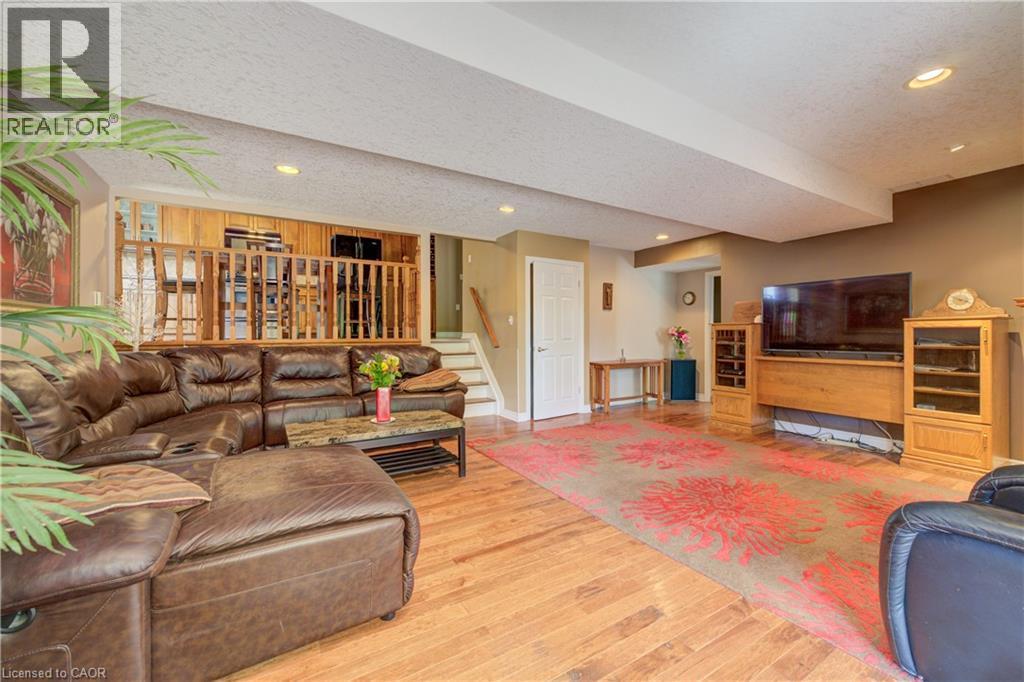 Hardwood-finish flooring throughout, featuring a recessed entertainment area with built-in cabinetry - 599 Coldstream Drive, Waterloo, ON - Indoor