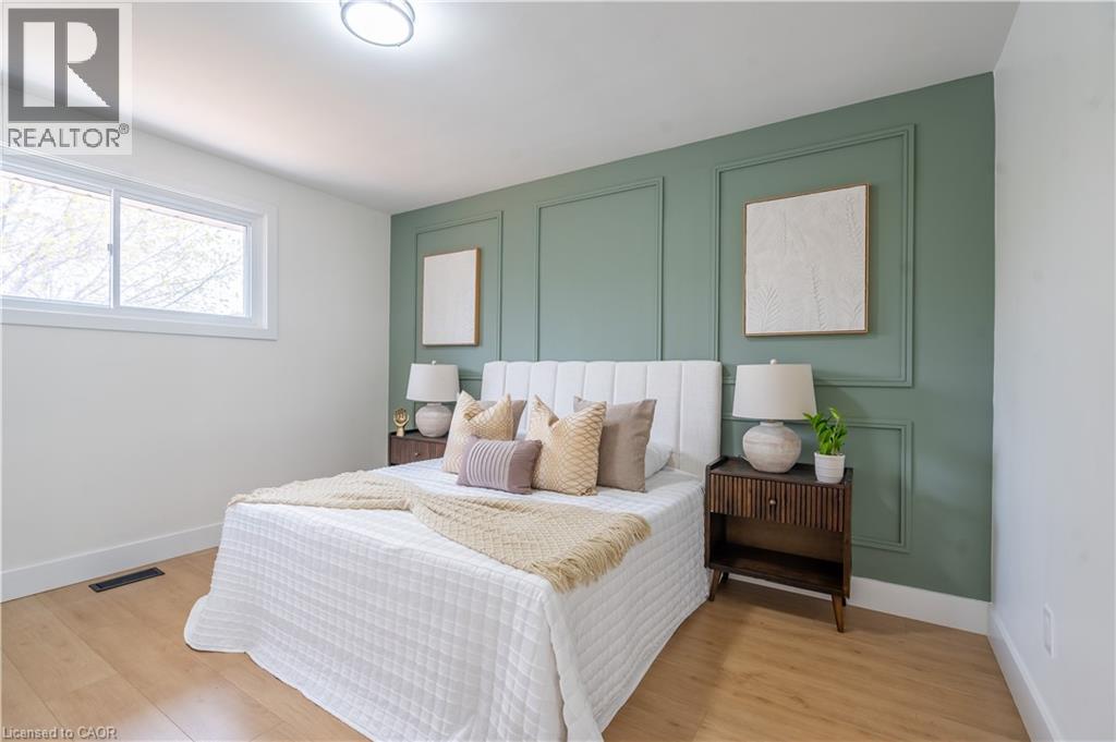23 Tyrone Drive, Hamilton, ON - Indoor Photo Showing Bedroom