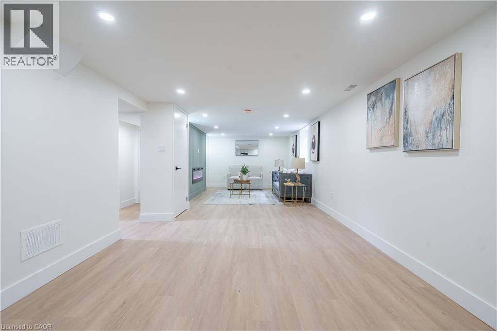 23 Tyrone Drive, Hamilton, ON - Indoor Photo Showing Other Room