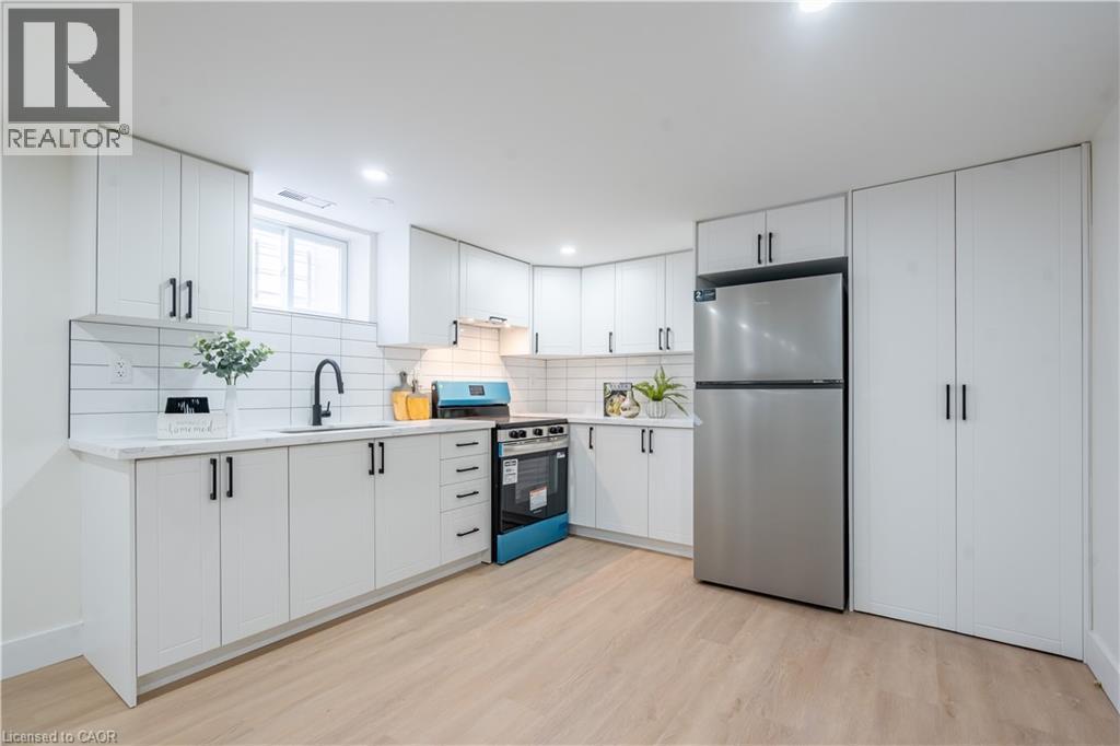 23 Tyrone Drive, Hamilton, ON - Indoor Photo Showing Kitchen With Stainless Steel Kitchen