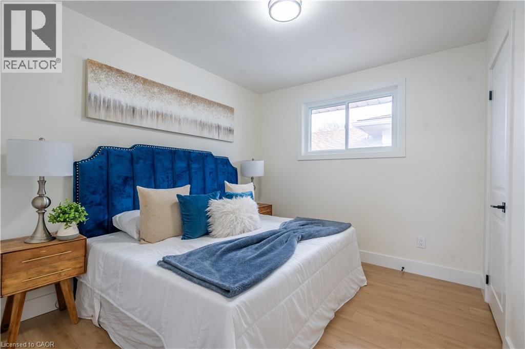 23 Tyrone Drive, Hamilton, ON - Indoor Photo Showing Bedroom