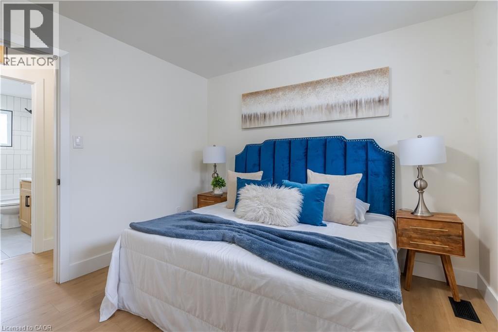 23 Tyrone Drive, Hamilton, ON - Indoor Photo Showing Bedroom