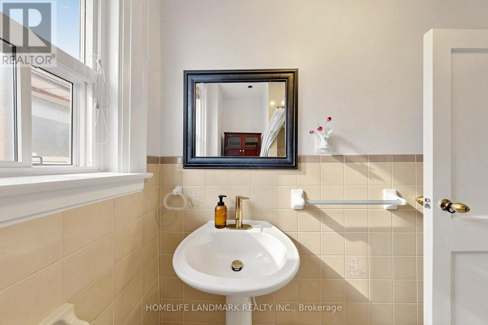 484 Glenholme Avenue, Toronto, ON - Indoor Photo Showing Bathroom