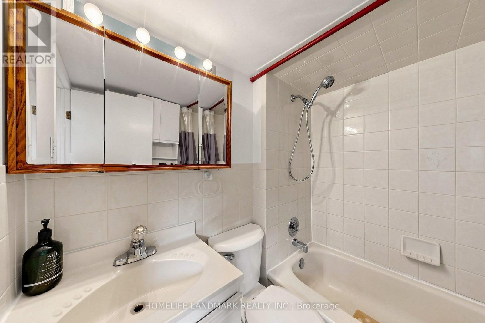 484 Glenholme Avenue, Toronto, ON - Indoor Photo Showing Bathroom