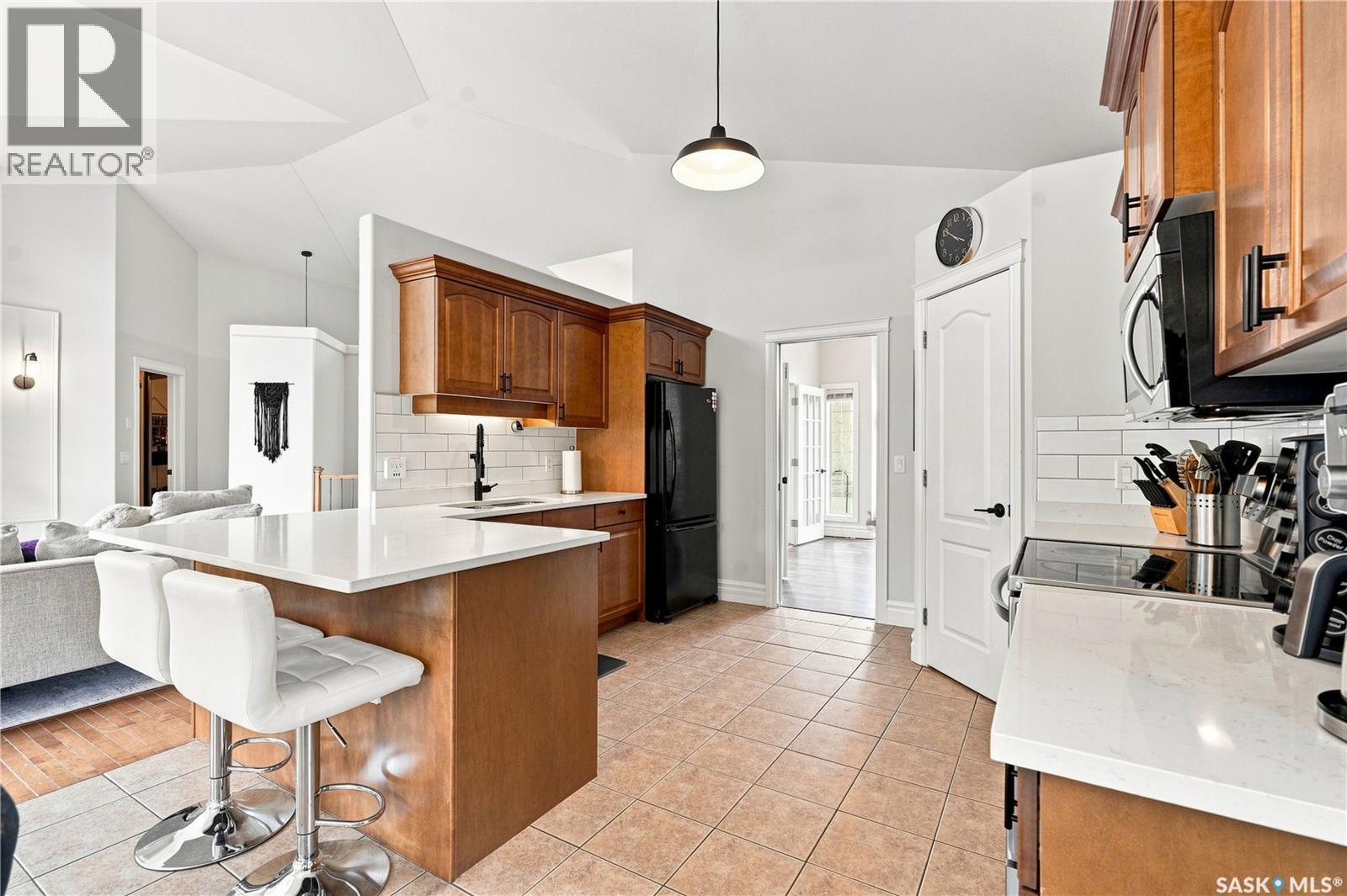 102 Brookdale Crescent, Saskatoon, SK - Indoor Photo Showing Kitchen