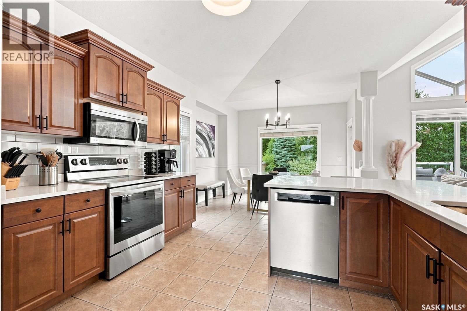 102 Brookdale Crescent, Saskatoon, SK - Indoor Photo Showing Kitchen With Double Sink