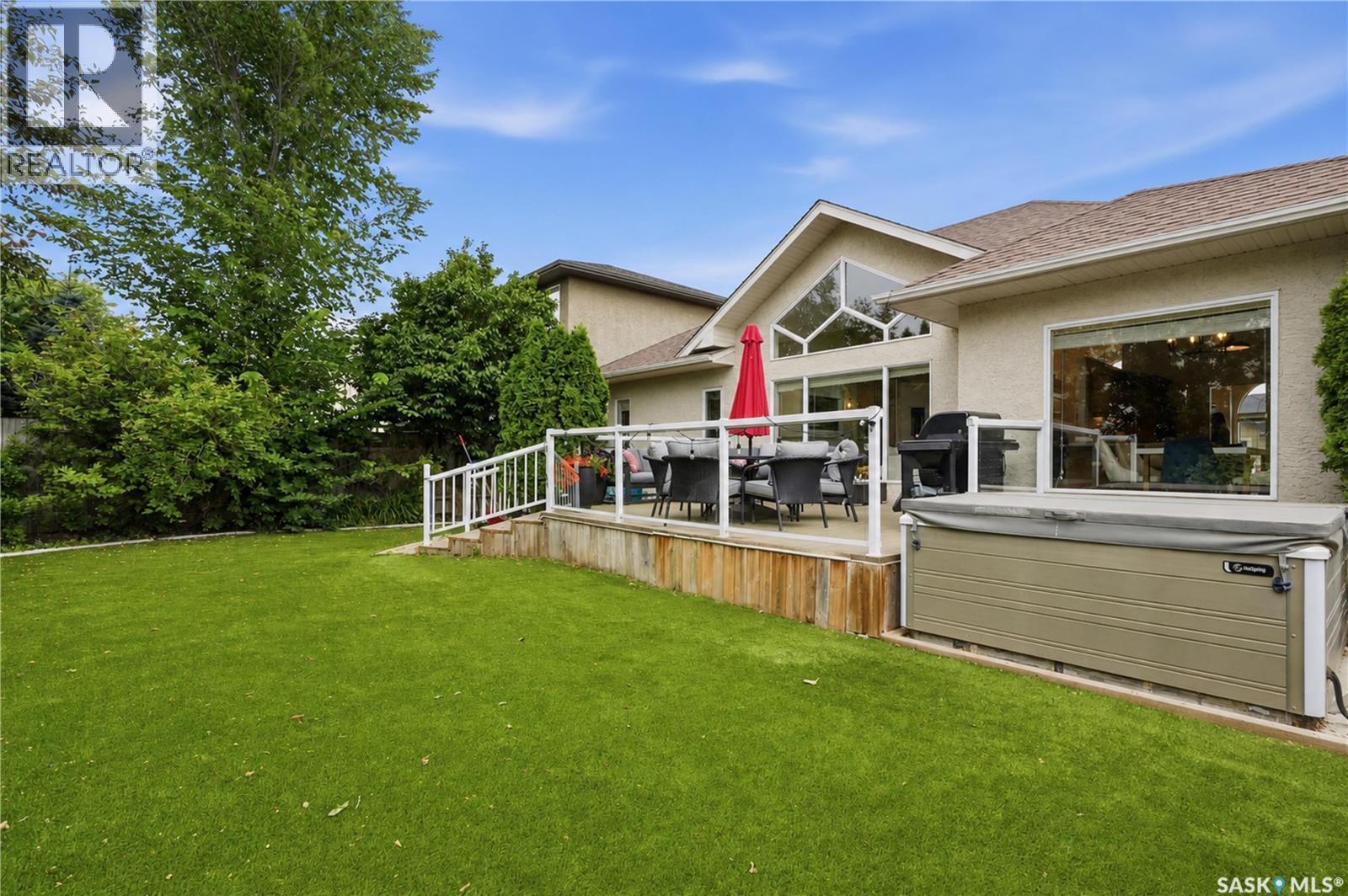 102 Brookdale Crescent, Saskatoon, SK - Outdoor