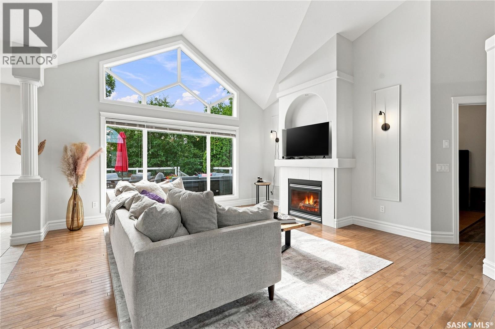 102 Brookdale Crescent, Saskatoon, SK - Indoor Photo Showing Living Room With Fireplace