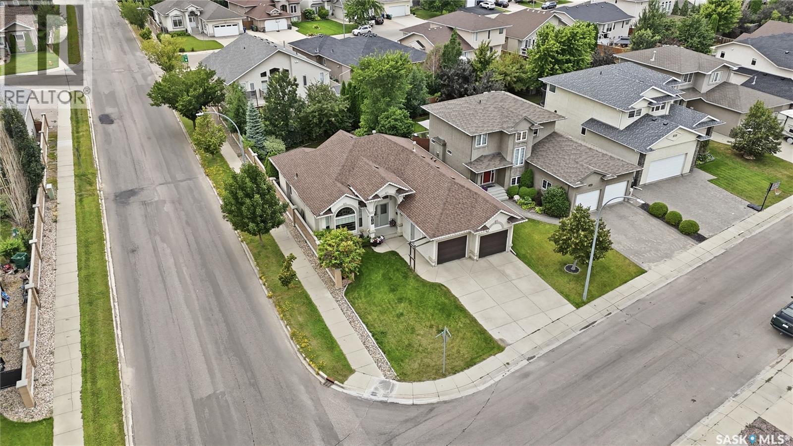 102 Brookdale Crescent, Saskatoon, SK - Outdoor