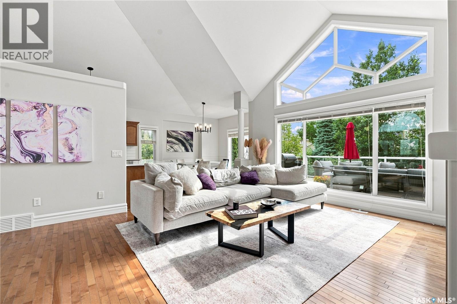 102 Brookdale Crescent, Saskatoon, SK - Indoor Photo Showing Living Room