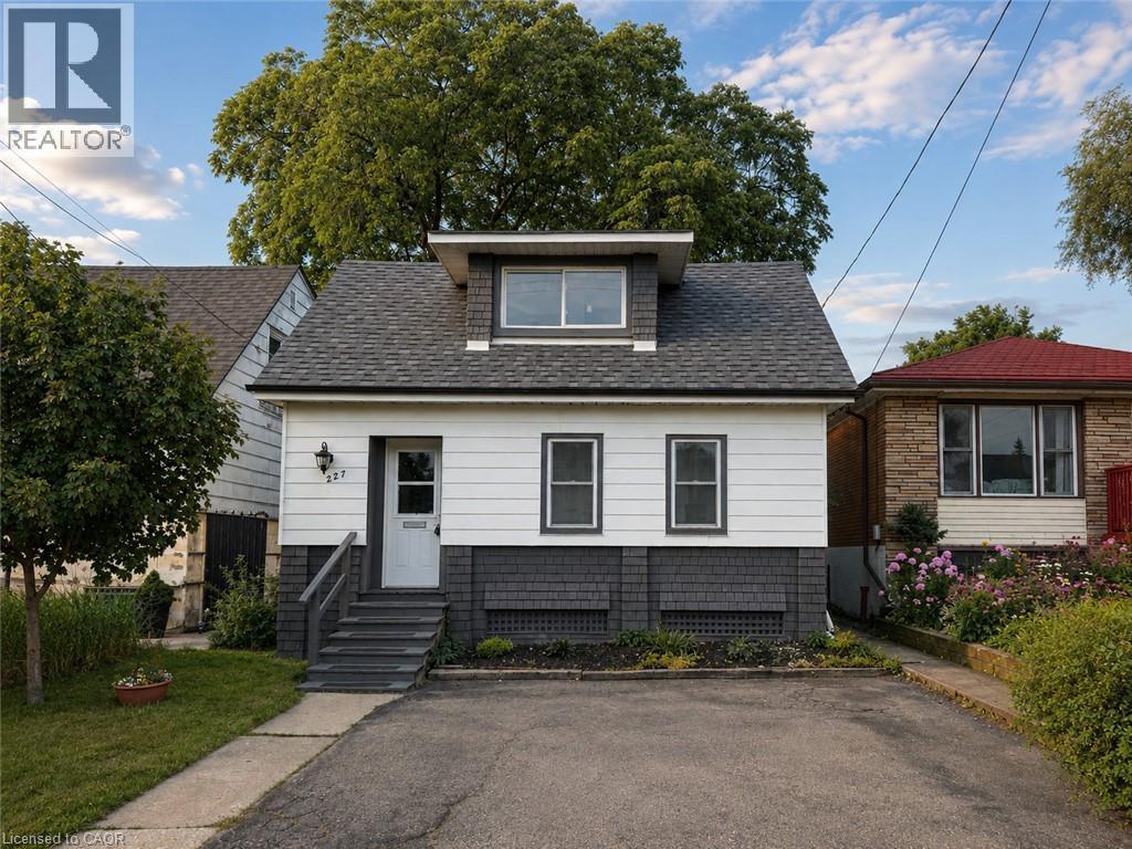 227 East 23Rd Street, Hamilton, ON - Outdoor With Facade