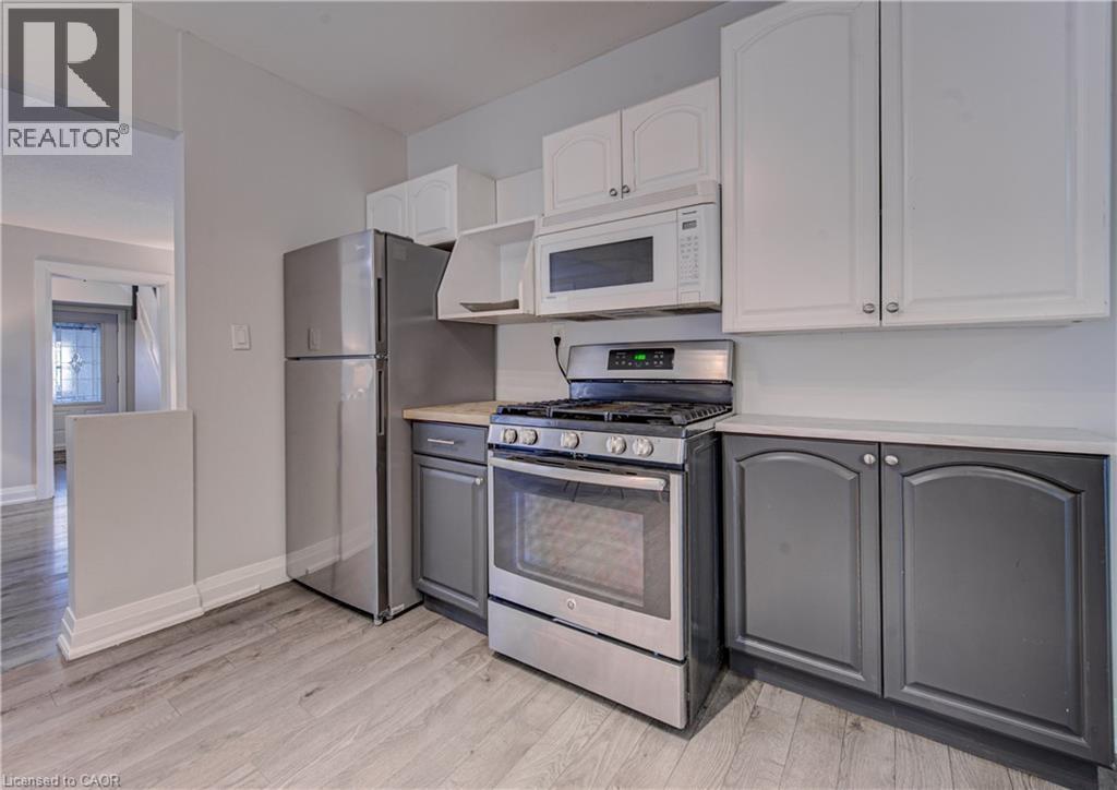 227 East 23Rd Street, Hamilton, ON - Indoor Photo Showing Kitchen