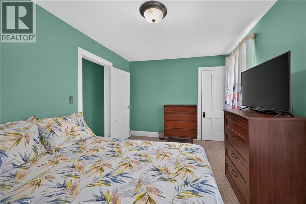 Recessed ceiling light fixture, white trim, and light-colored carpeting - 230 Picton Street E, Hamilton, ON - Indoor Photo Showing Bedroom