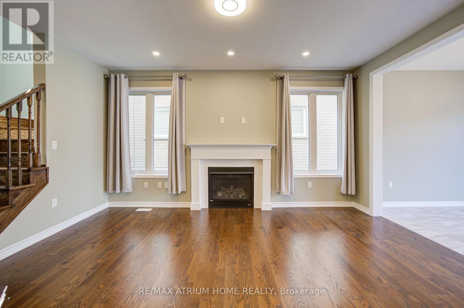 396 Thomas Phillips Drive, Aurora, ON - Indoor Photo Showing Living Room With Fireplace