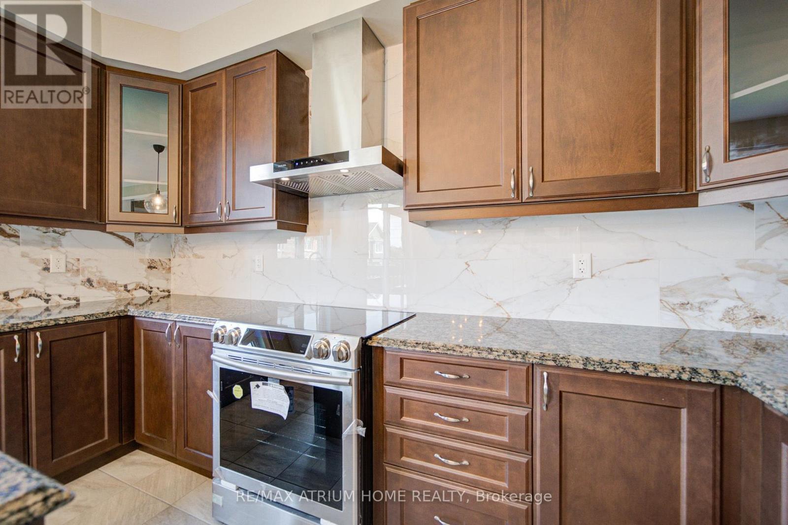 396 Thomas Phillips Drive, Aurora, ON - Indoor Photo Showing Kitchen