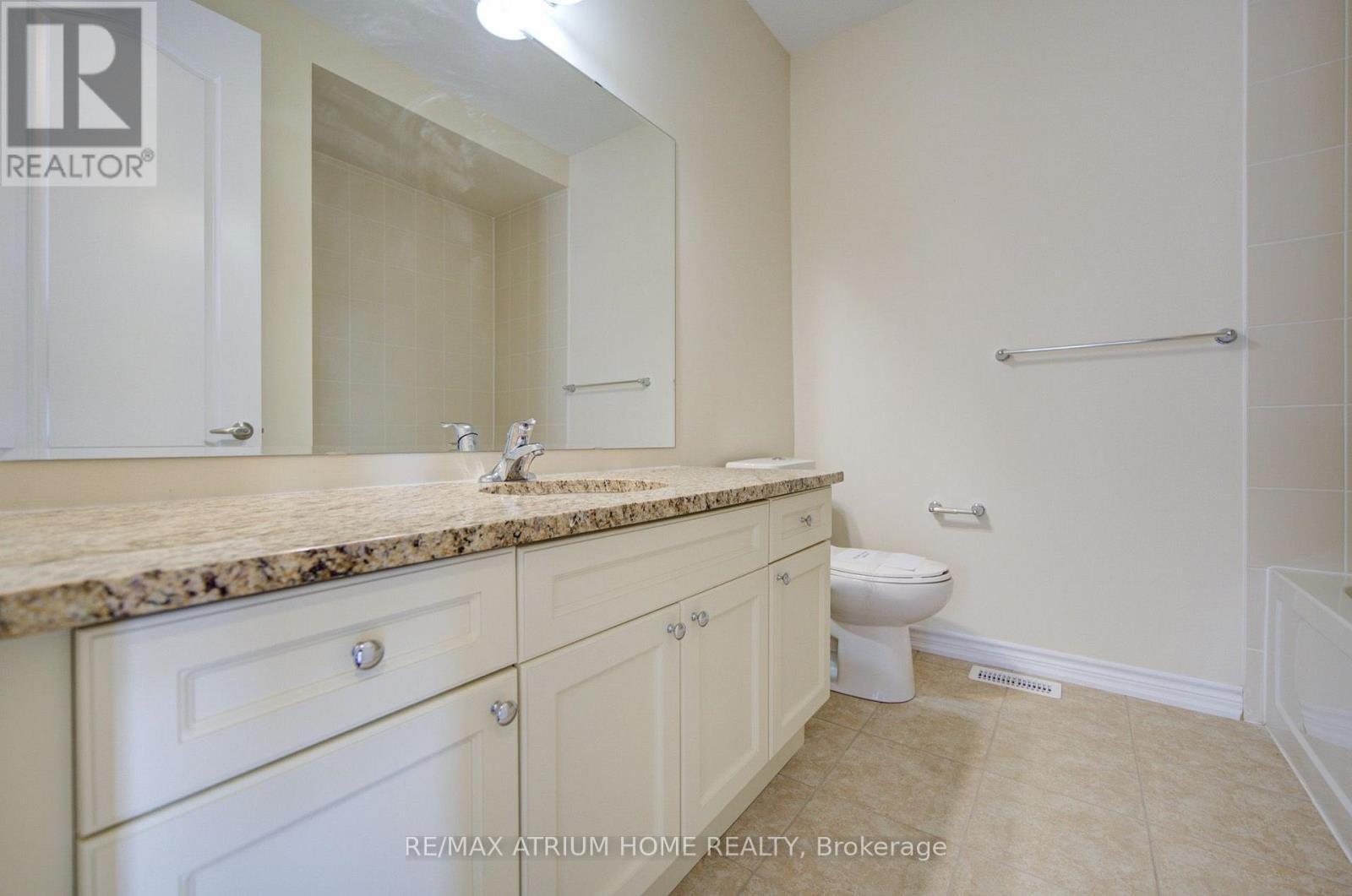 396 Thomas Phillips Drive, Aurora, ON - Indoor Photo Showing Bathroom