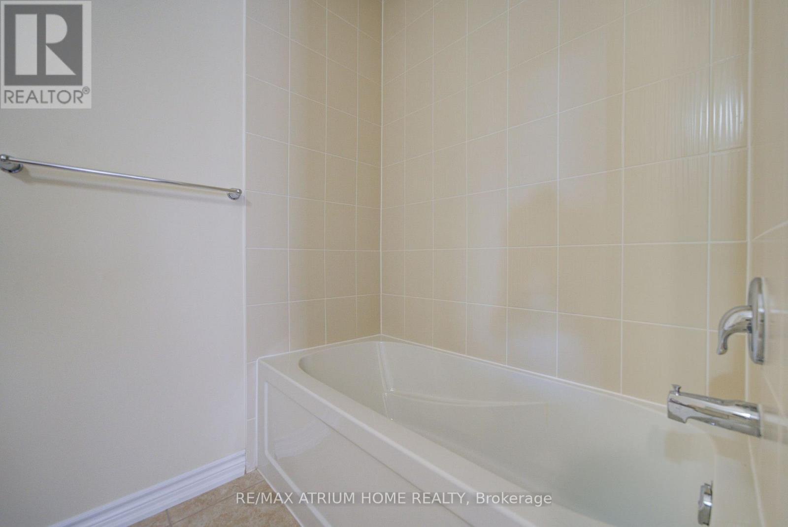 396 Thomas Phillips Drive, Aurora, ON - Indoor Photo Showing Bathroom
