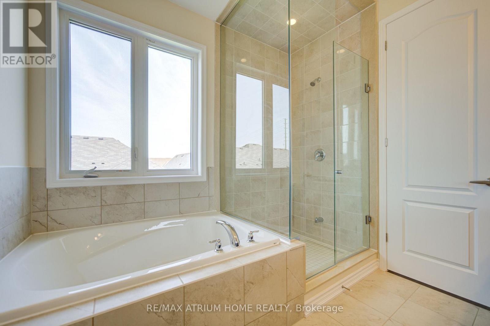 396 Thomas Phillips Drive, Aurora, ON - Indoor Photo Showing Bathroom