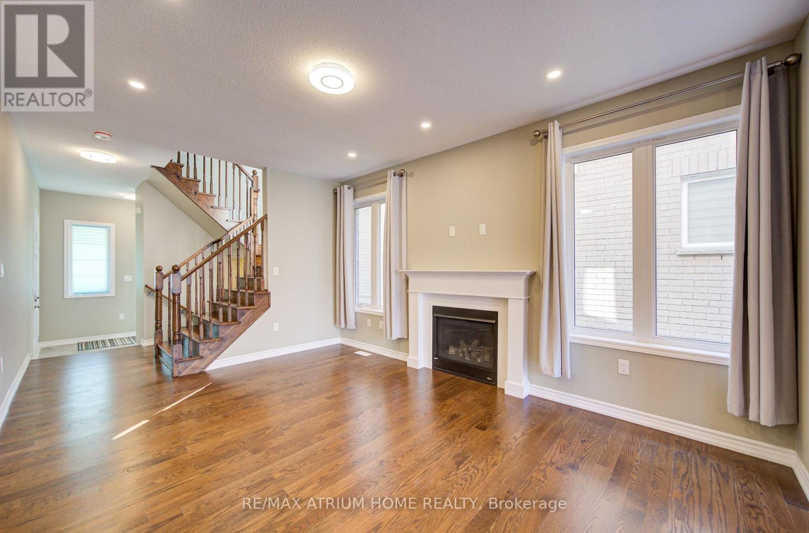 396 Thomas Phillips Drive, Aurora, ON - Indoor Photo Showing Living Room With Fireplace
