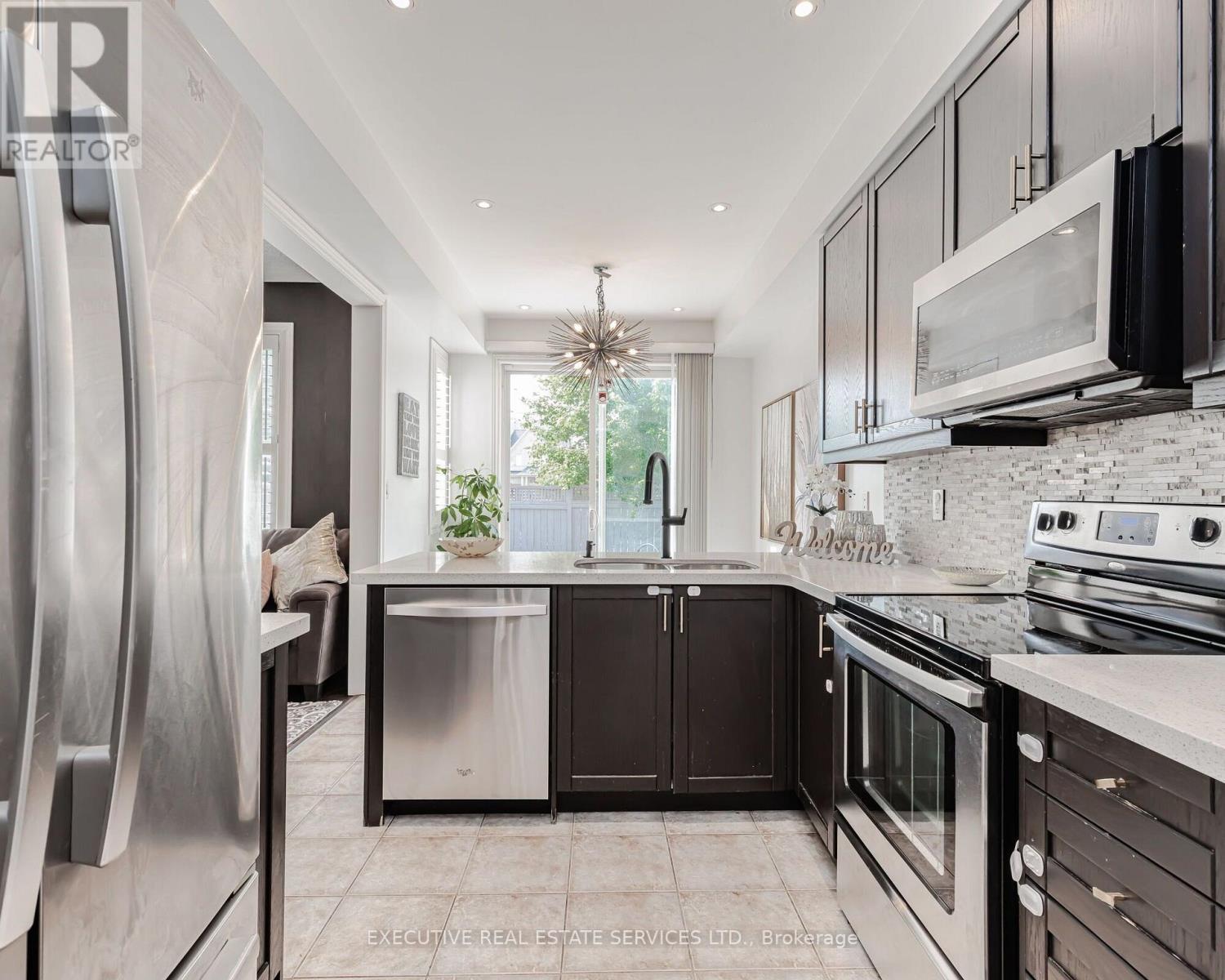 2 Nectarlane Avenue, Caledon, ON - Indoor Photo Showing Kitchen With Stainless Steel Kitchen With Upgraded Kitchen