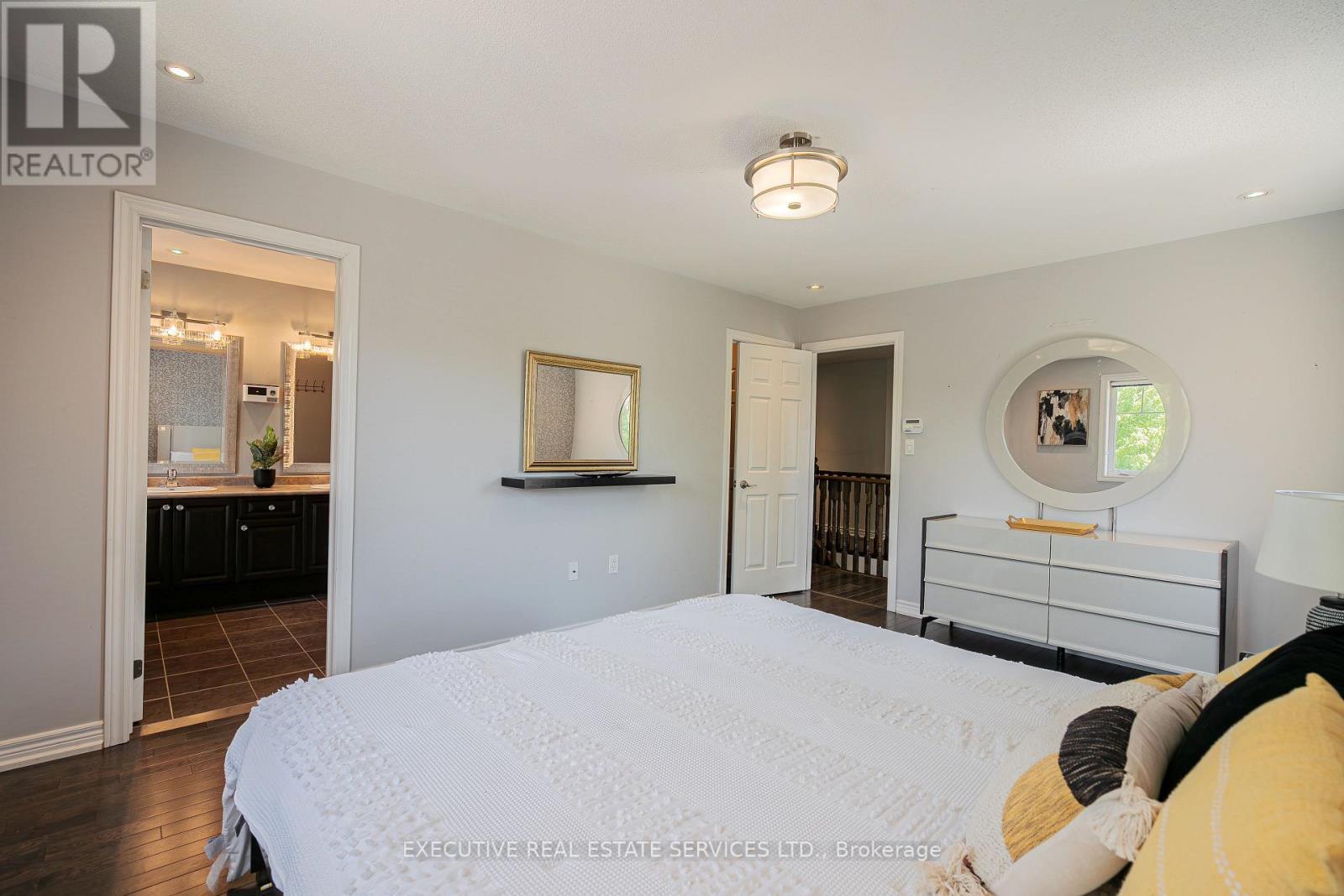 2 Nectarlane Avenue, Caledon, ON - Indoor Photo Showing Bedroom