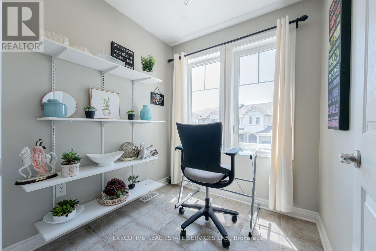 2 Nectarlane Avenue, Caledon, ON - Indoor Photo Showing Office