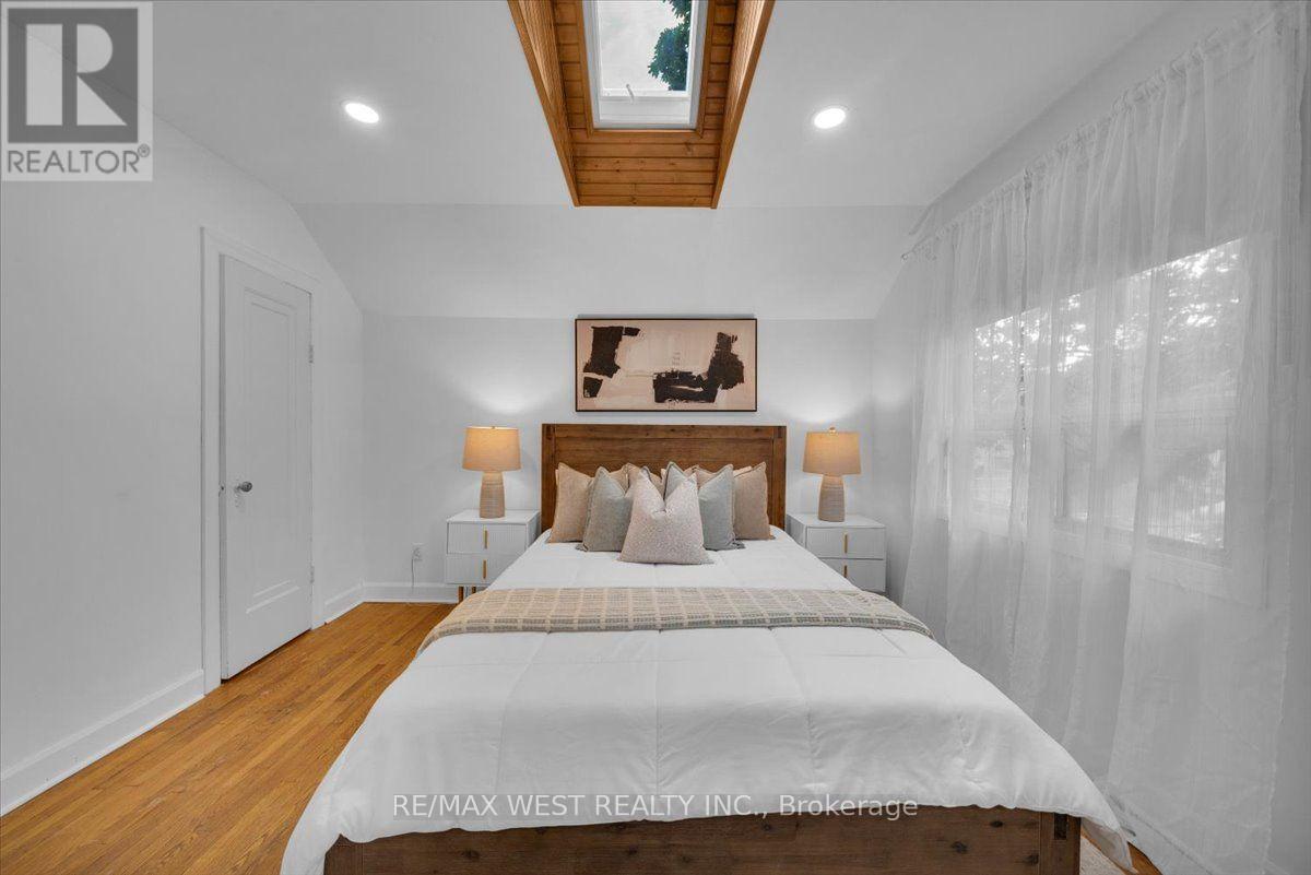 73 Seventeenth Street, Toronto, ON - Indoor Photo Showing Bedroom