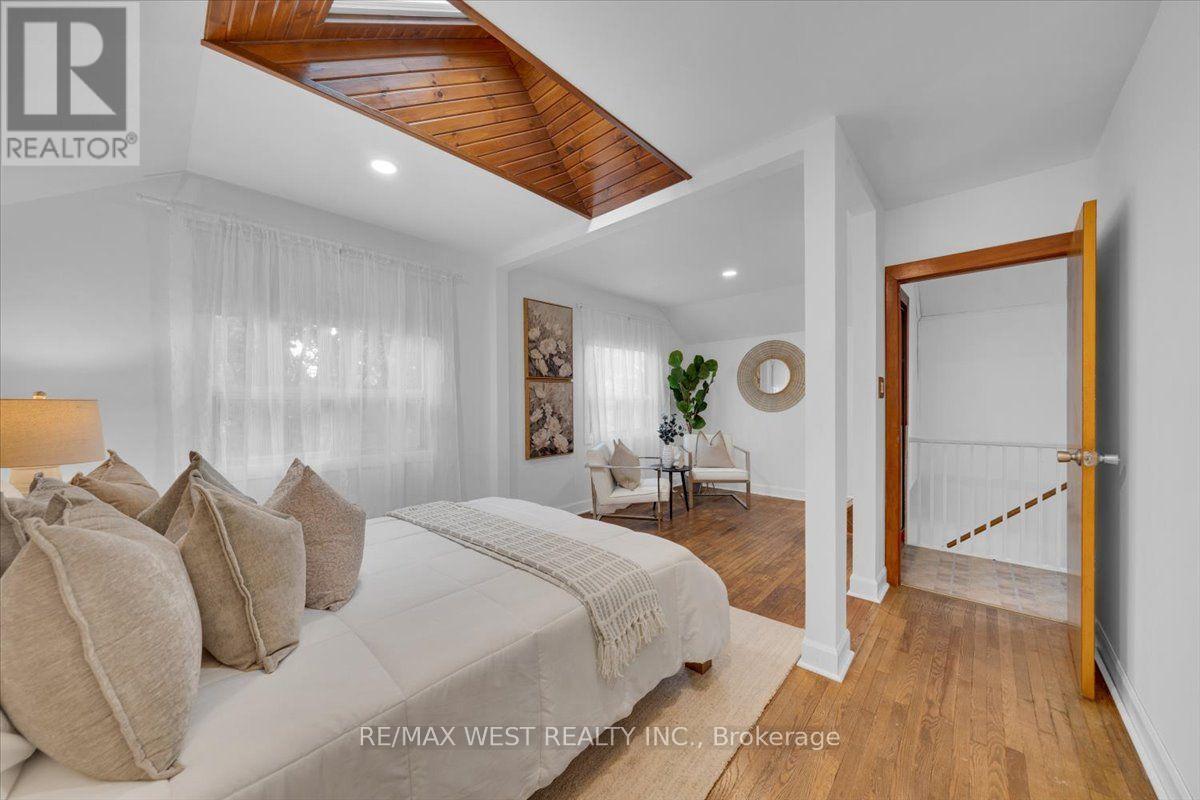 73 Seventeenth Street, Toronto, ON - Indoor Photo Showing Bedroom