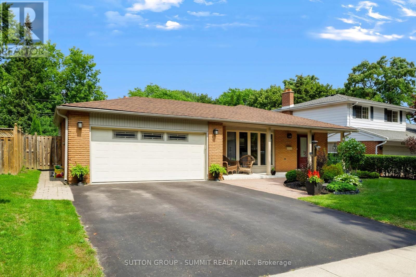 659 Cherrywood Drive, Burlington, ON - Outdoor With Facade