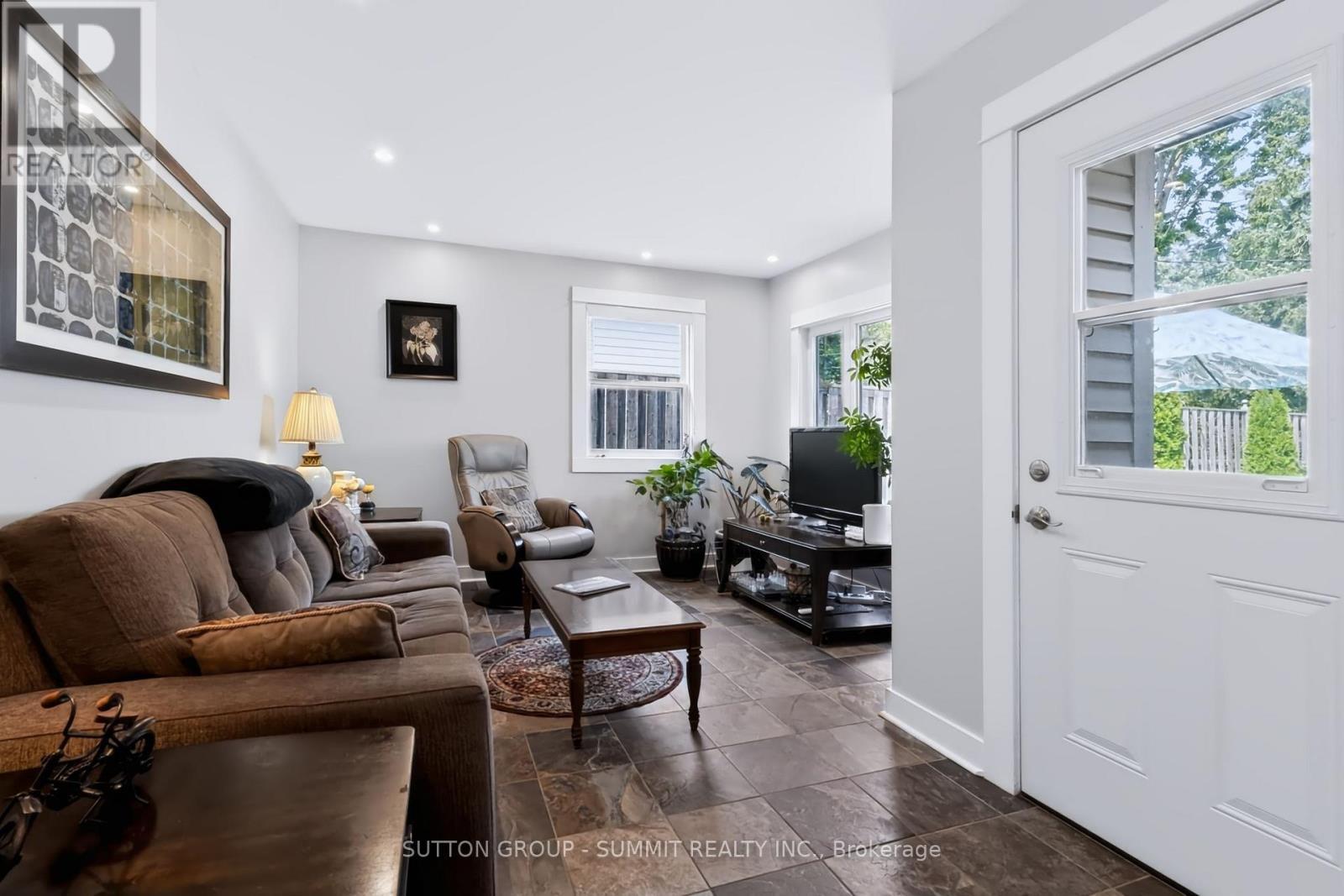 659 Cherrywood Drive, Burlington, ON - Indoor Photo Showing Living Room